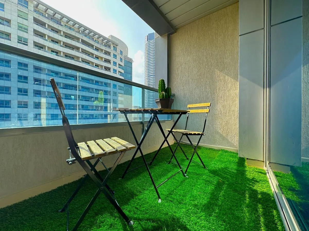 Luxury Studio W/ Boho Design And Balcony For 4 Pax Dubai Apartment