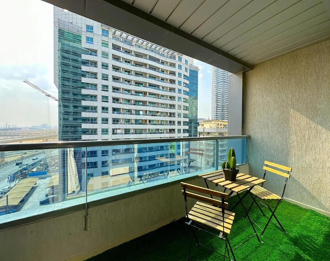Luxury Studio W/ Boho Design And Balcony For 4 Pax Dubai