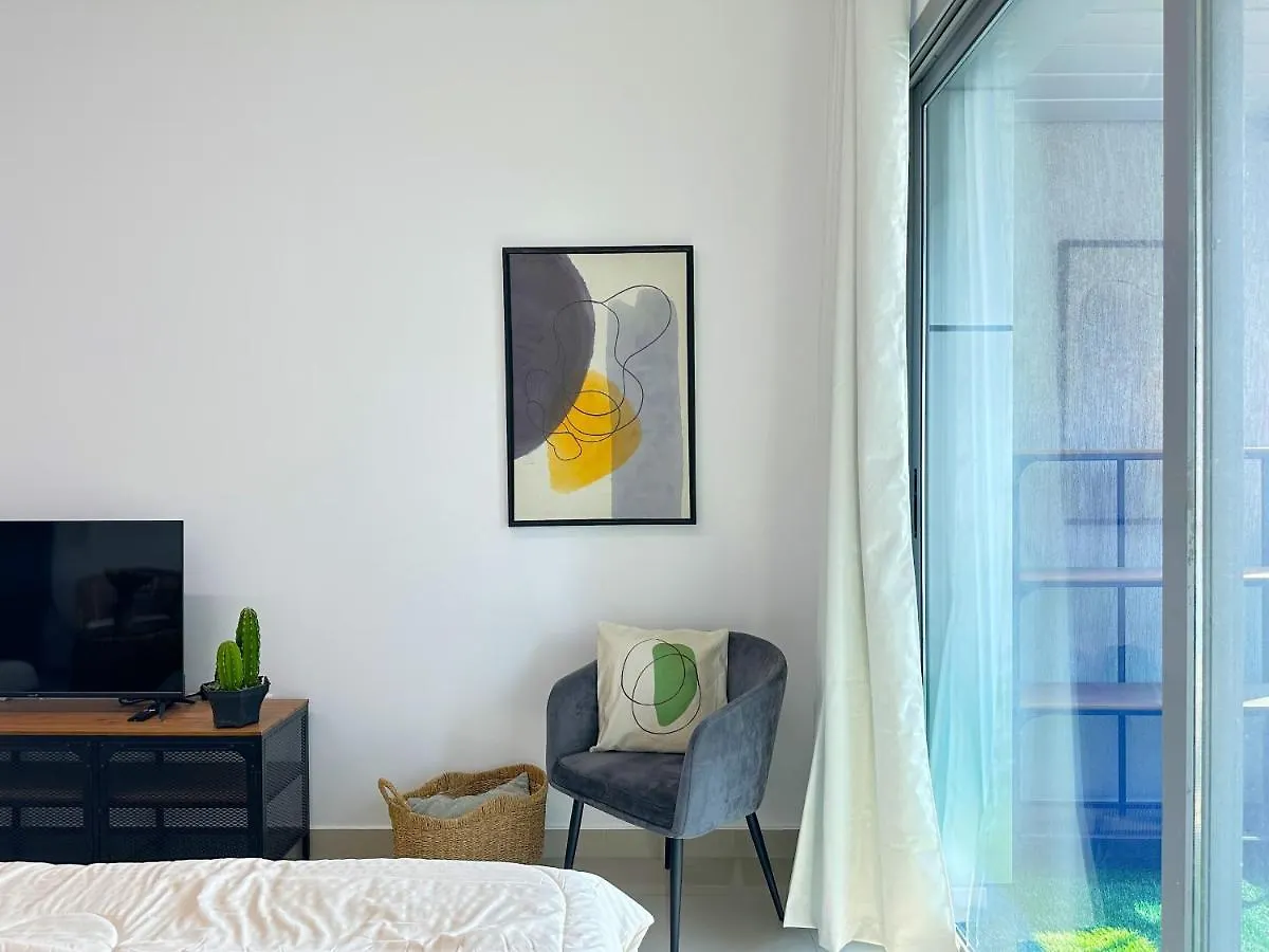 Luxury Studio W/ Boho Design And Balcony For 4 Pax Dubai Apartment