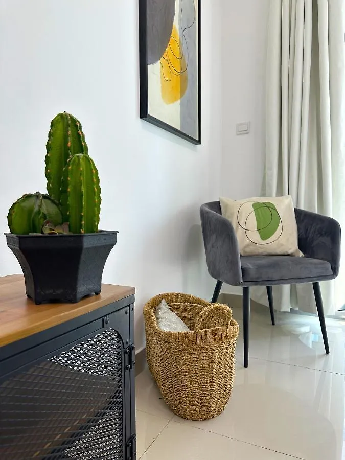 Luxury Studio W/ Boho Design And Balcony For 4 Pax Dubai Apartment