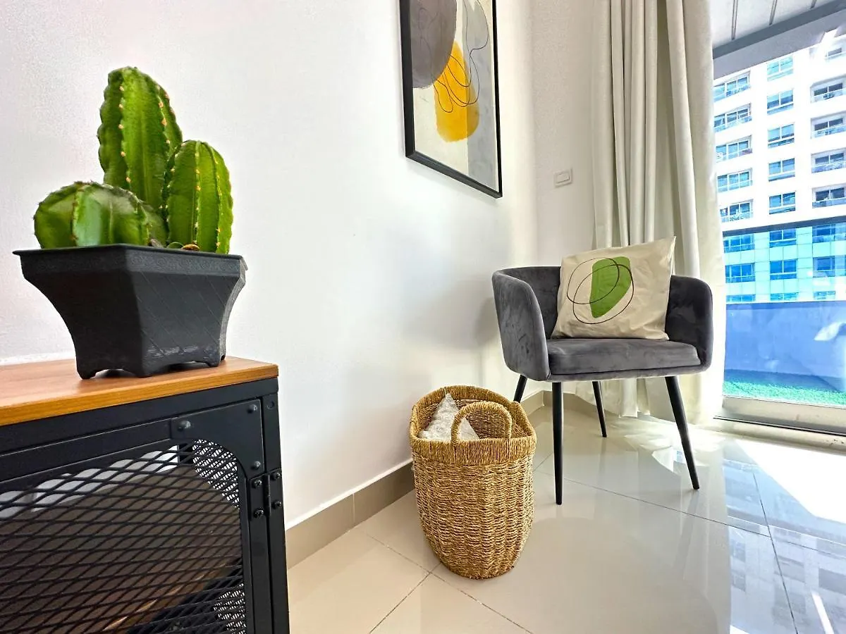 Luxury Studio W/ Boho Design And Balcony For 4 Pax Dubai Apartment