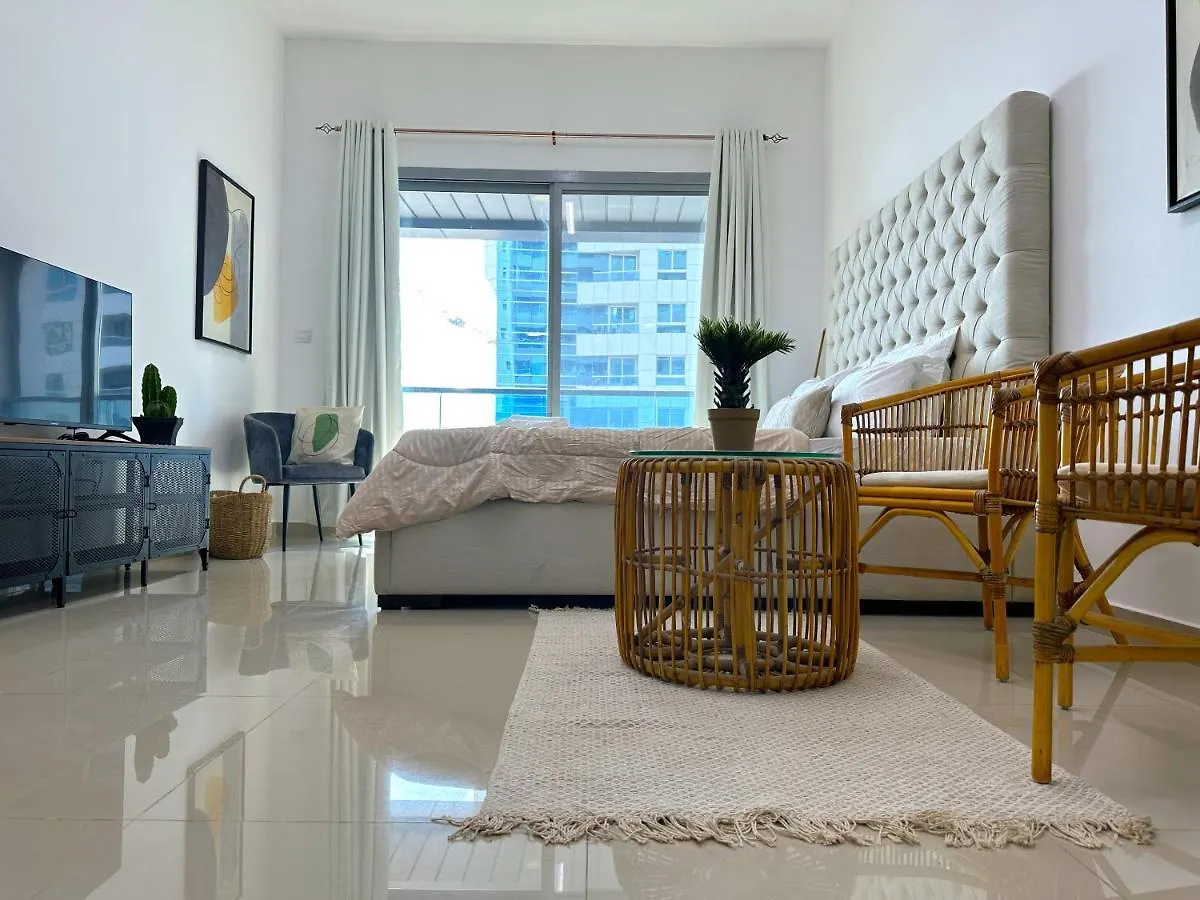 Luxury Studio W/ Boho Design And Balcony For 4 Pax Dubai Apartment
