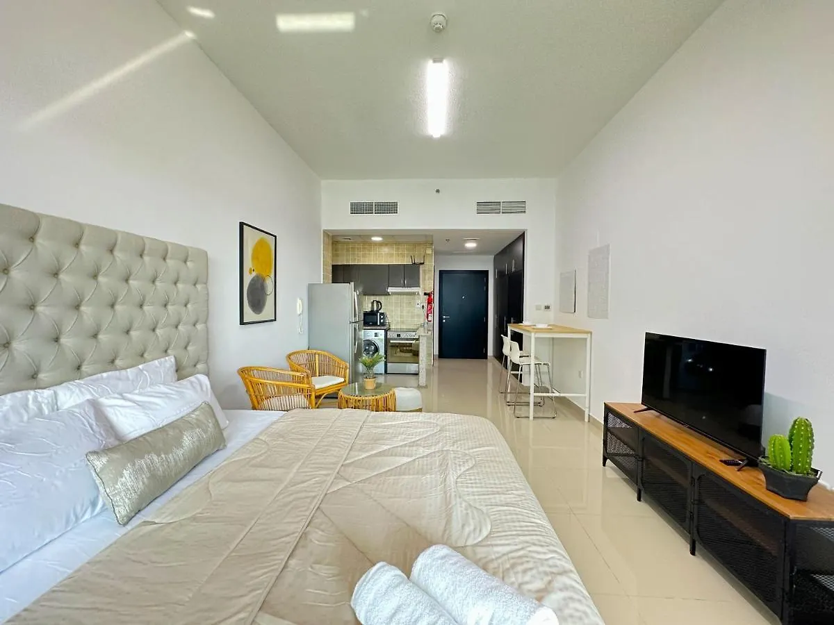 Luxury Studio W/ Boho Design And Balcony For 4 Pax Dubai