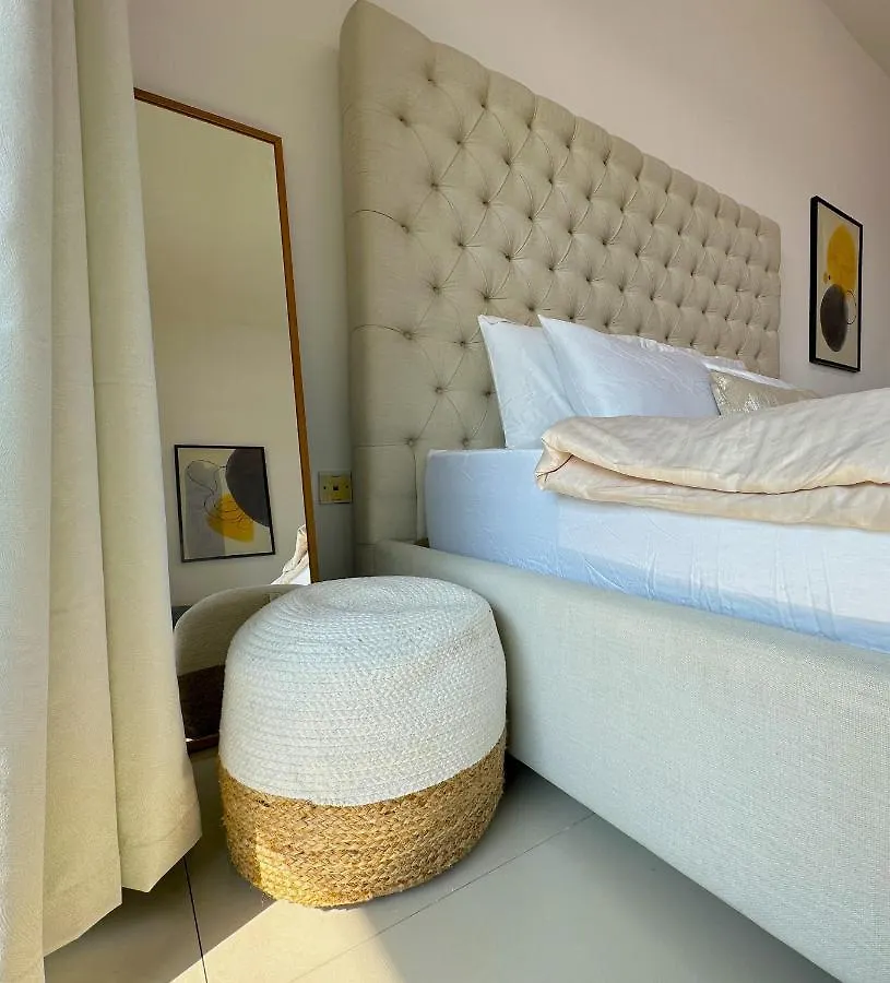 Luxury Studio W/ Boho Design And Balcony For 4 Pax Dubai