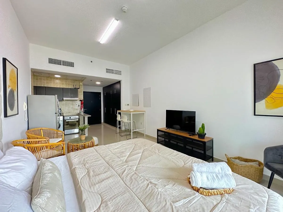 Luxury Studio W/ Boho Design And Balcony For 4 Pax Dubai