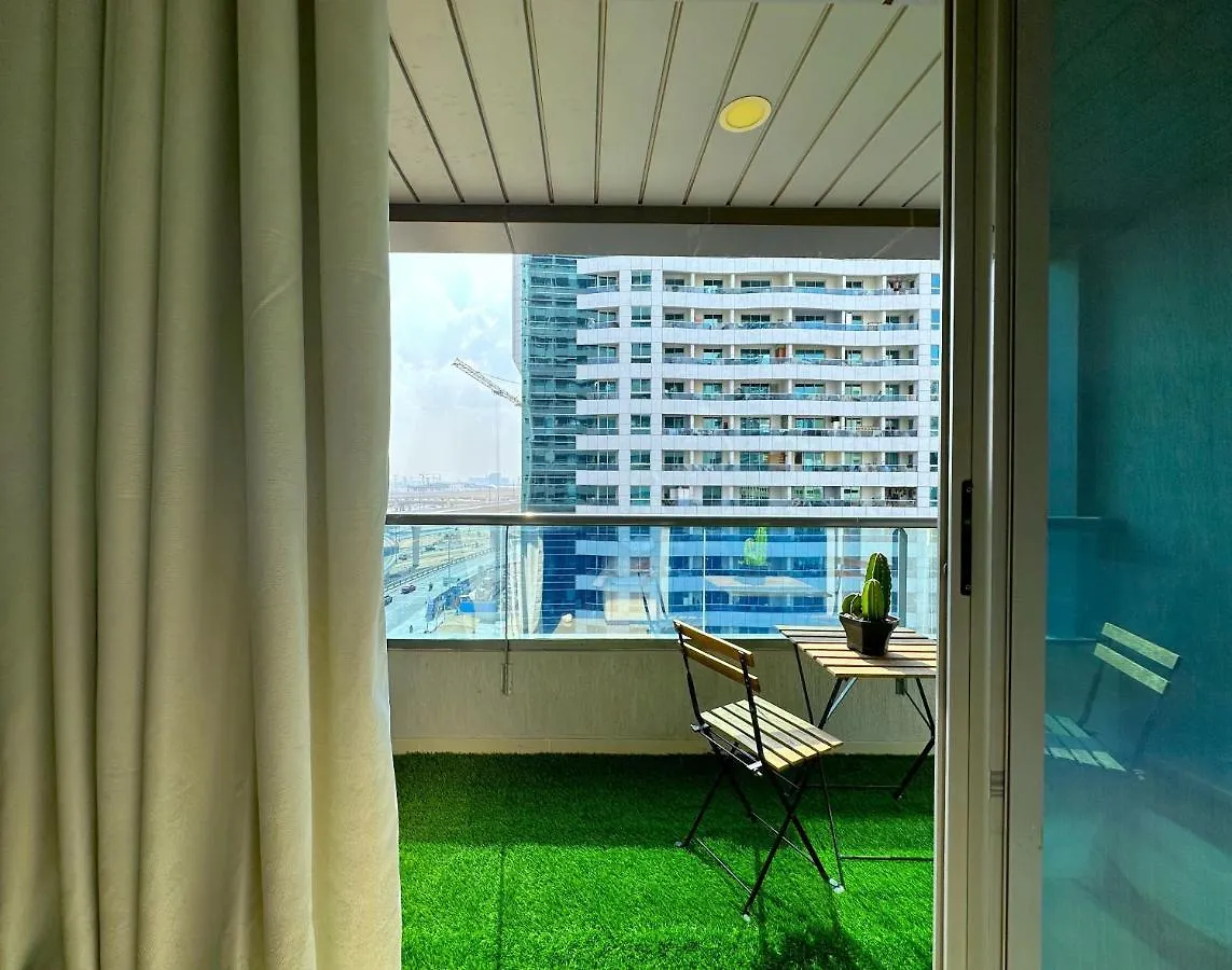 Luxury Studio W/ Boho Design And Balcony For 4 Pax Dubai