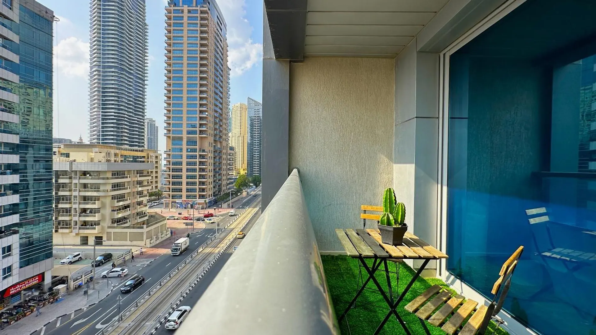 Luxury Studio W/ Boho Design And Balcony For 4 Pax Dubai
